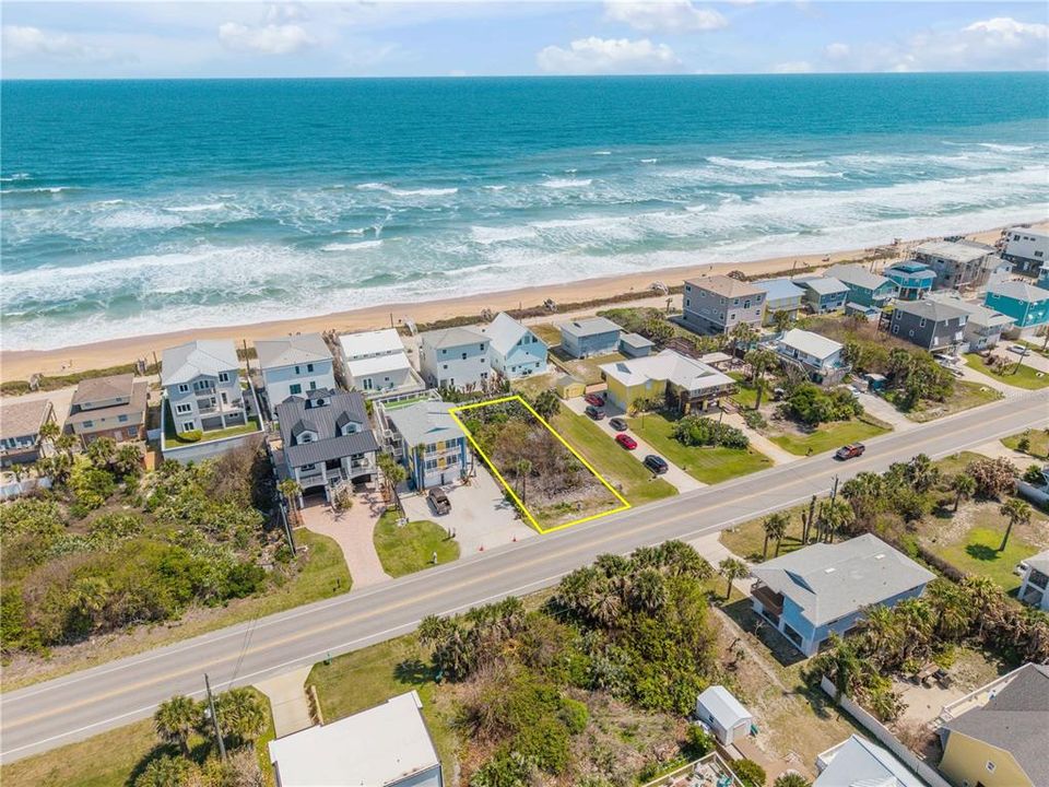 На продажу: $325,000 (0.11 acres)