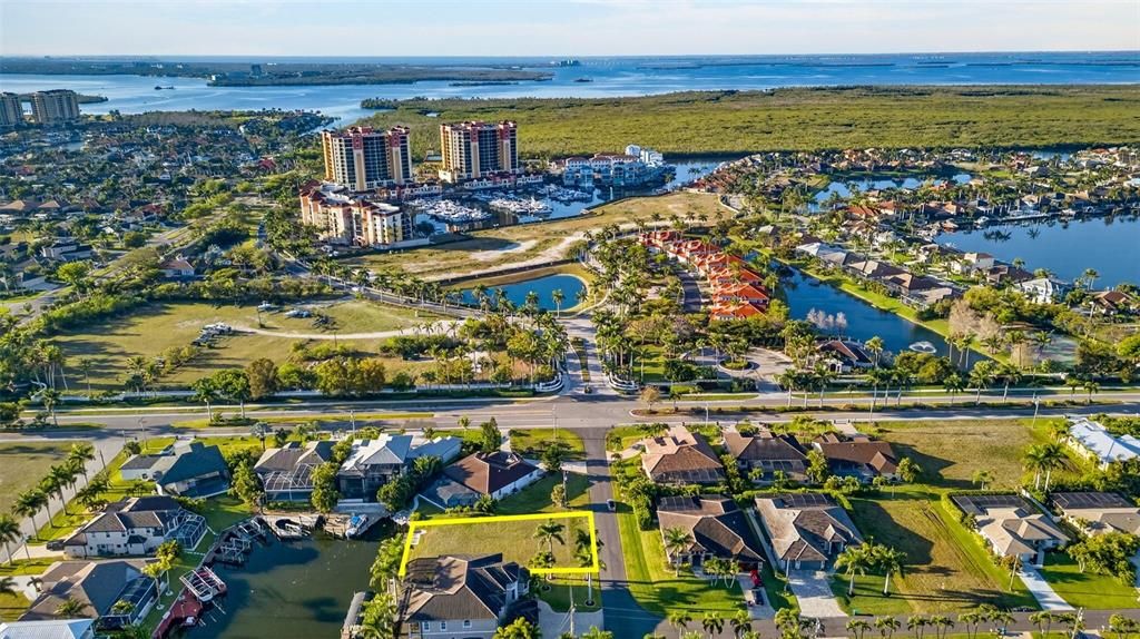 На продажу: $530,000 (0.24 acres)