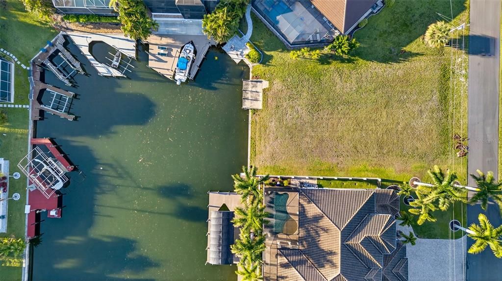 На продажу: $530,000 (0.24 acres)