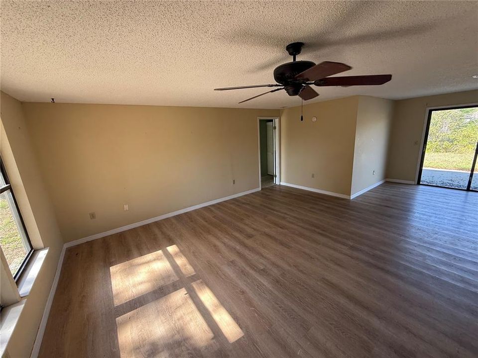 Active With Contract: $240,000 (2 beds, 2 baths, 1454 Square Feet)