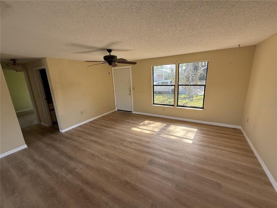 Active With Contract: $240,000 (2 beds, 2 baths, 1454 Square Feet)