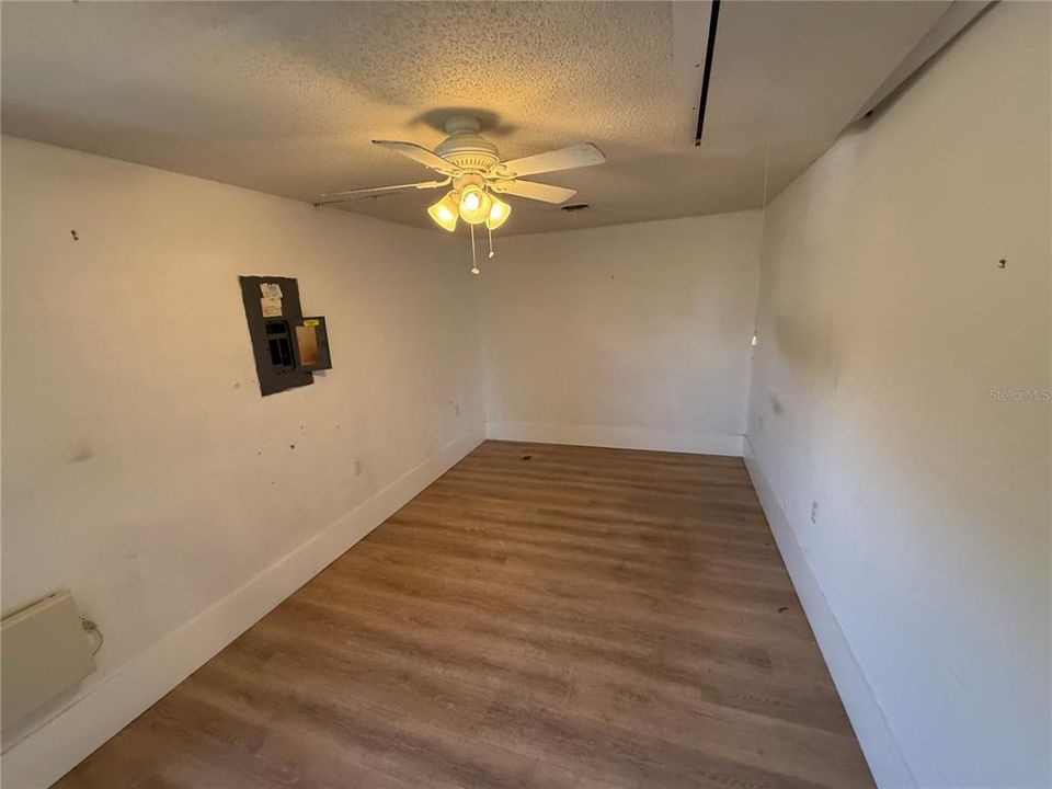 Active With Contract: $240,000 (2 beds, 2 baths, 1454 Square Feet)