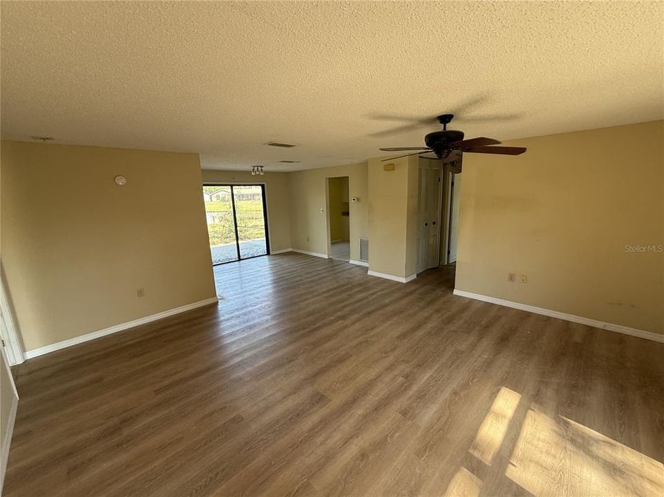 Active With Contract: $240,000 (2 beds, 2 baths, 1454 Square Feet)