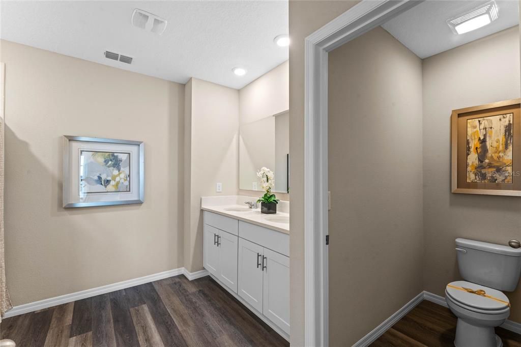 Activo con contrato: $389,990 (5 camas, 3 baños, 2447 Pies cuadrados)