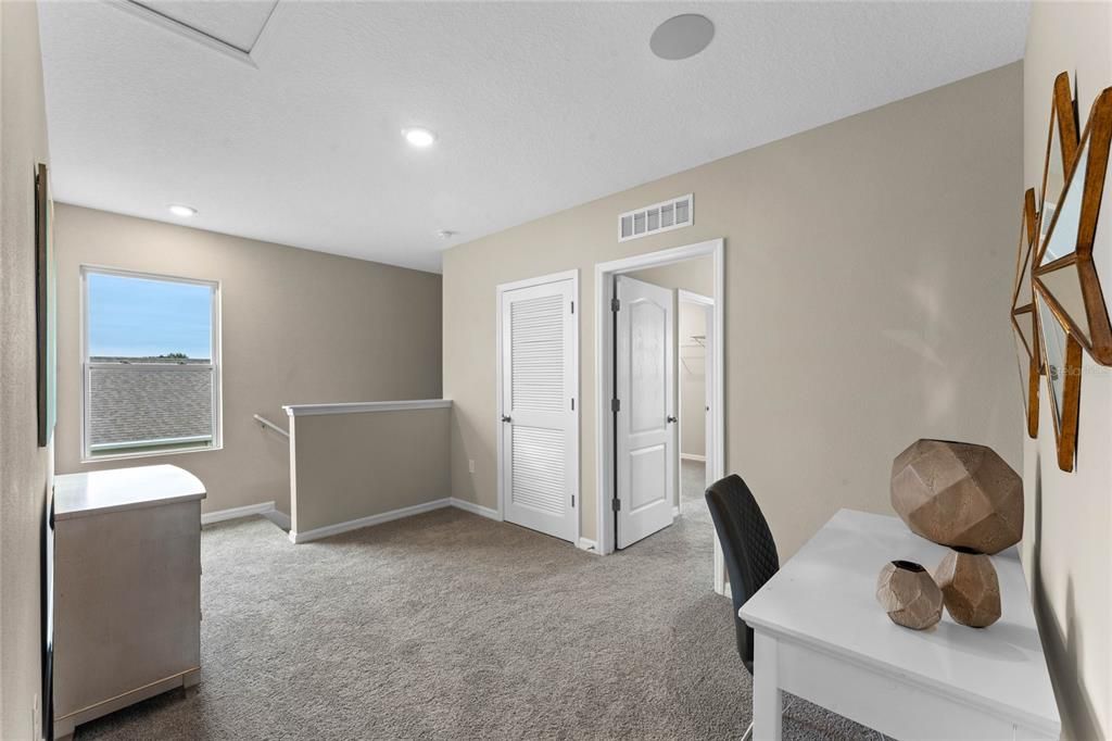 Activo con contrato: $389,990 (5 camas, 3 baños, 2447 Pies cuadrados)