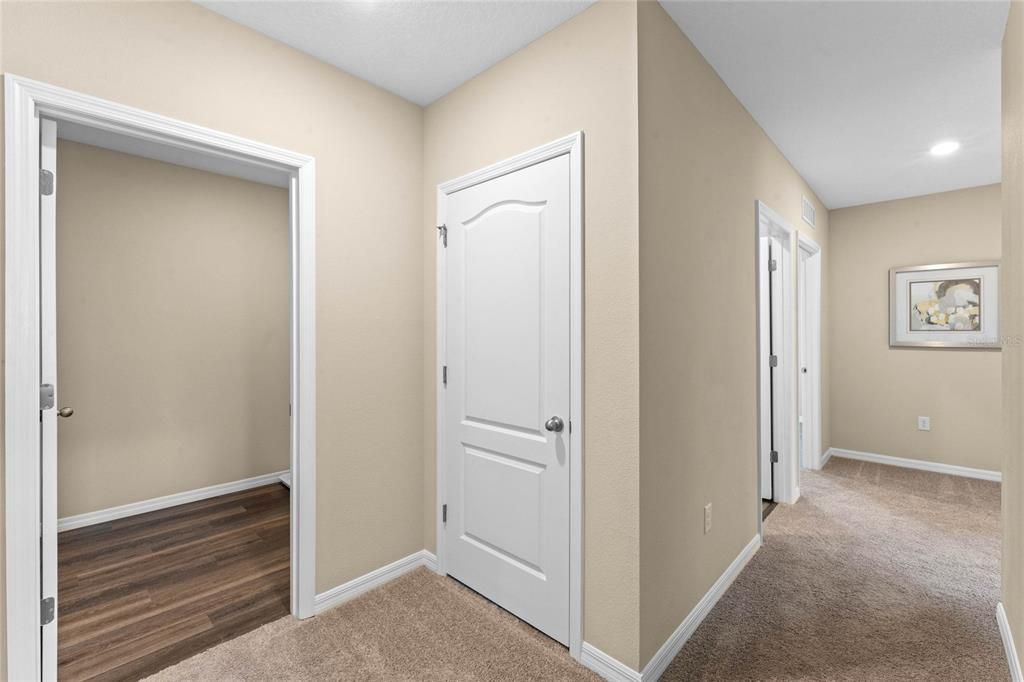 Activo con contrato: $389,990 (5 camas, 3 baños, 2447 Pies cuadrados)