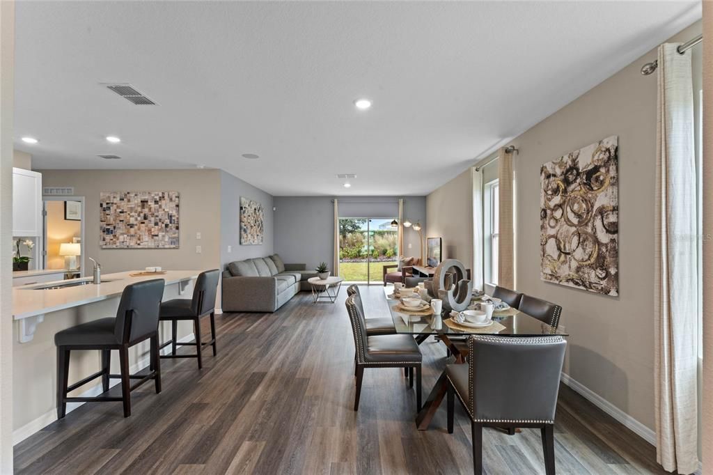 Activo con contrato: $389,990 (5 camas, 3 baños, 2447 Pies cuadrados)