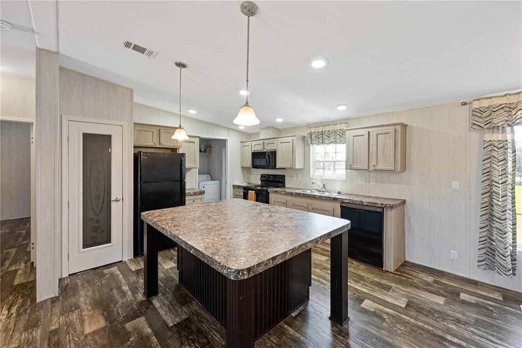 En Venta: $350,000 (3 camas, 2 baños, 1296 Pies cuadrados)