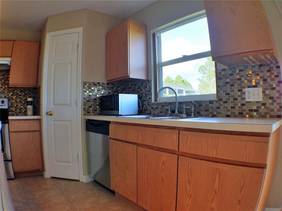 For Rent: $3,100 (5 beds, 2 baths, 2156 Square Feet)