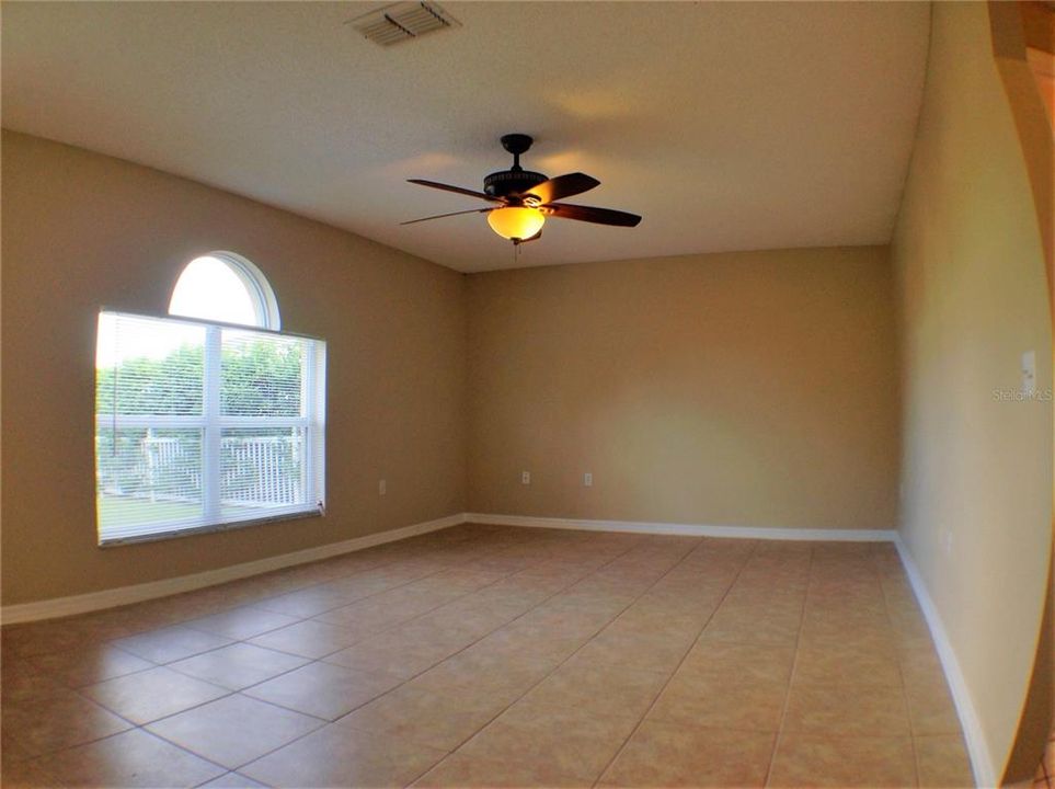 For Rent: $3,100 (5 beds, 2 baths, 2156 Square Feet)