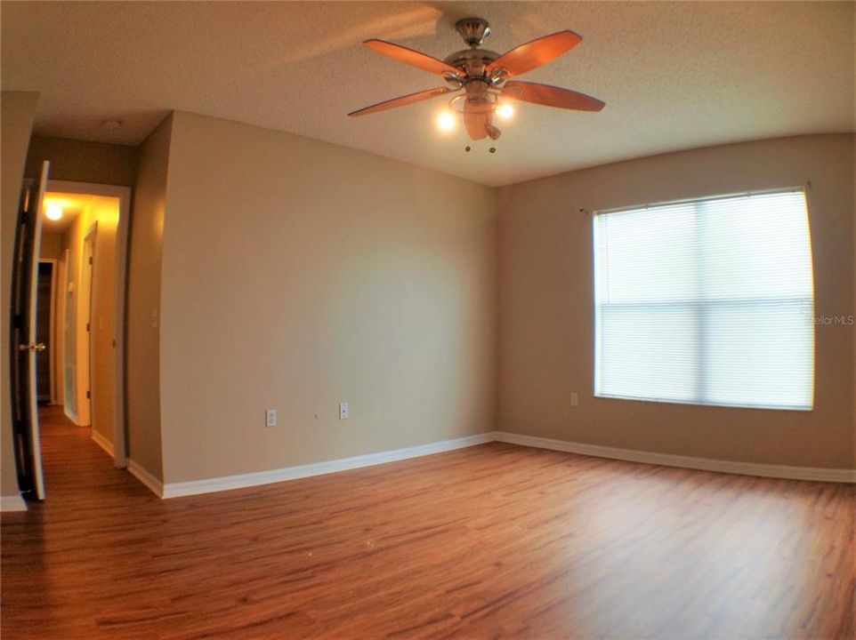 For Rent: $3,100 (5 beds, 2 baths, 2156 Square Feet)