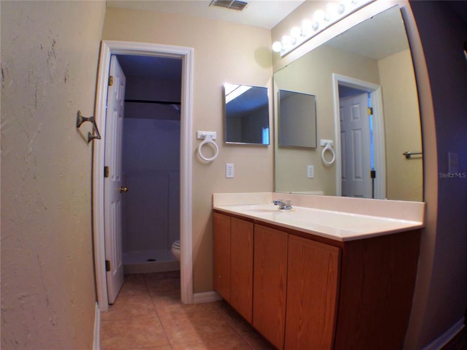 For Rent: $3,100 (5 beds, 2 baths, 2156 Square Feet)