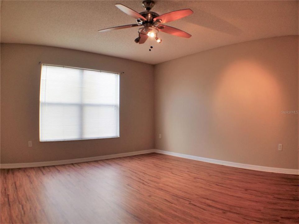 For Rent: $3,100 (5 beds, 2 baths, 2156 Square Feet)
