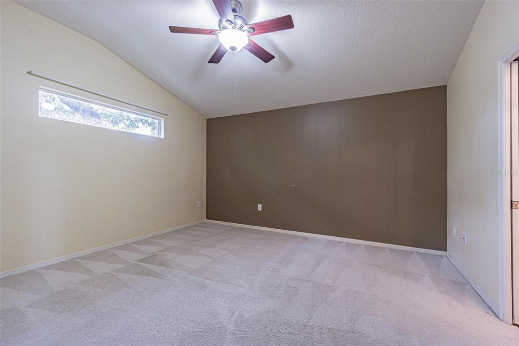 Activo con contrato: $435,950 (4 camas, 2 baños, 2090 Pies cuadrados)