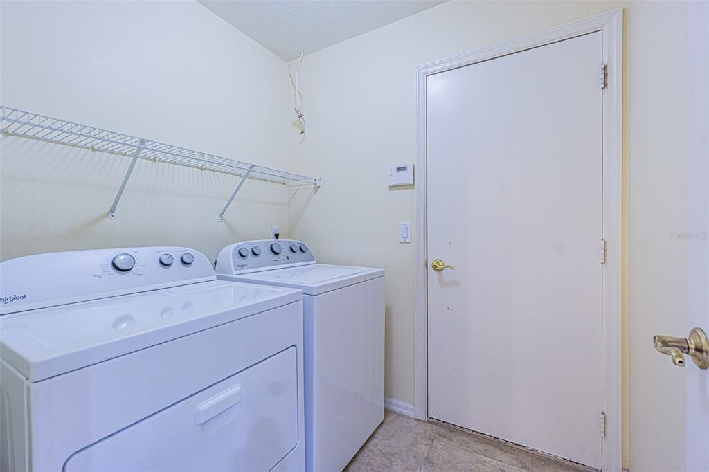 Activo con contrato: $435,950 (4 camas, 2 baños, 2090 Pies cuadrados)