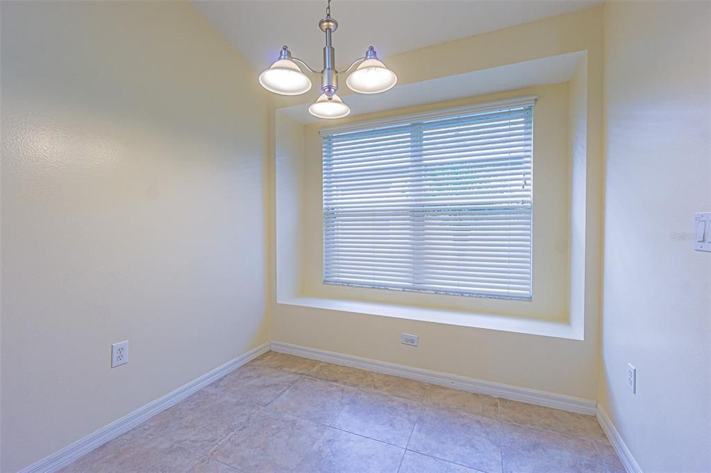 Activo con contrato: $435,950 (4 camas, 2 baños, 2090 Pies cuadrados)