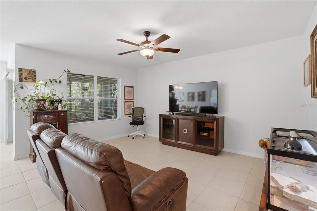 Active With Contract: $275,000 (3 beds, 2 baths, 1685 Square Feet)
