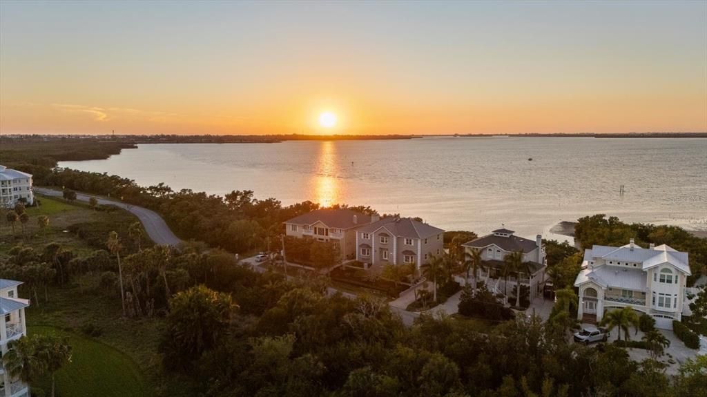 En Venta: $2,475,000 (4 camas, 4 baños, 5654 Pies cuadrados)