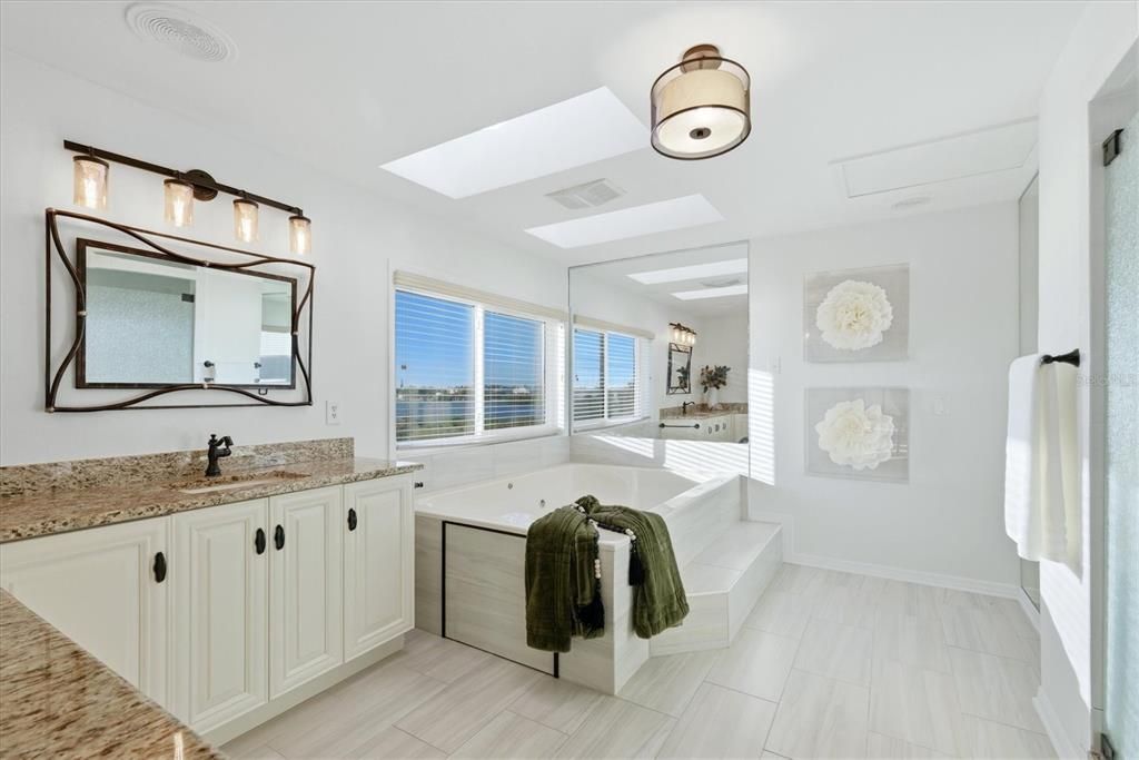 En Venta: $2,475,000 (4 camas, 4 baños, 5654 Pies cuadrados)
