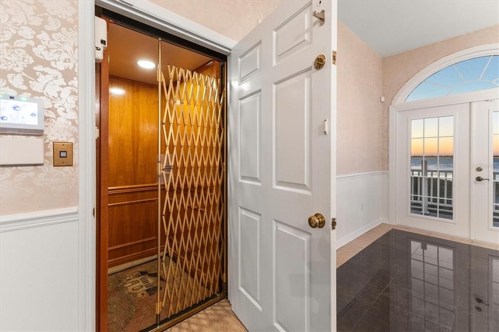 En Venta: $2,475,000 (4 camas, 4 baños, 5654 Pies cuadrados)