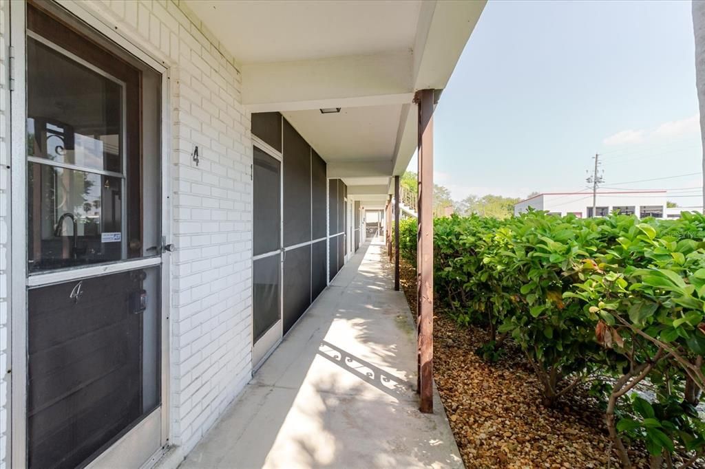 For Sale: $109,000 (2 beds, 1 baths, 870 Square Feet)