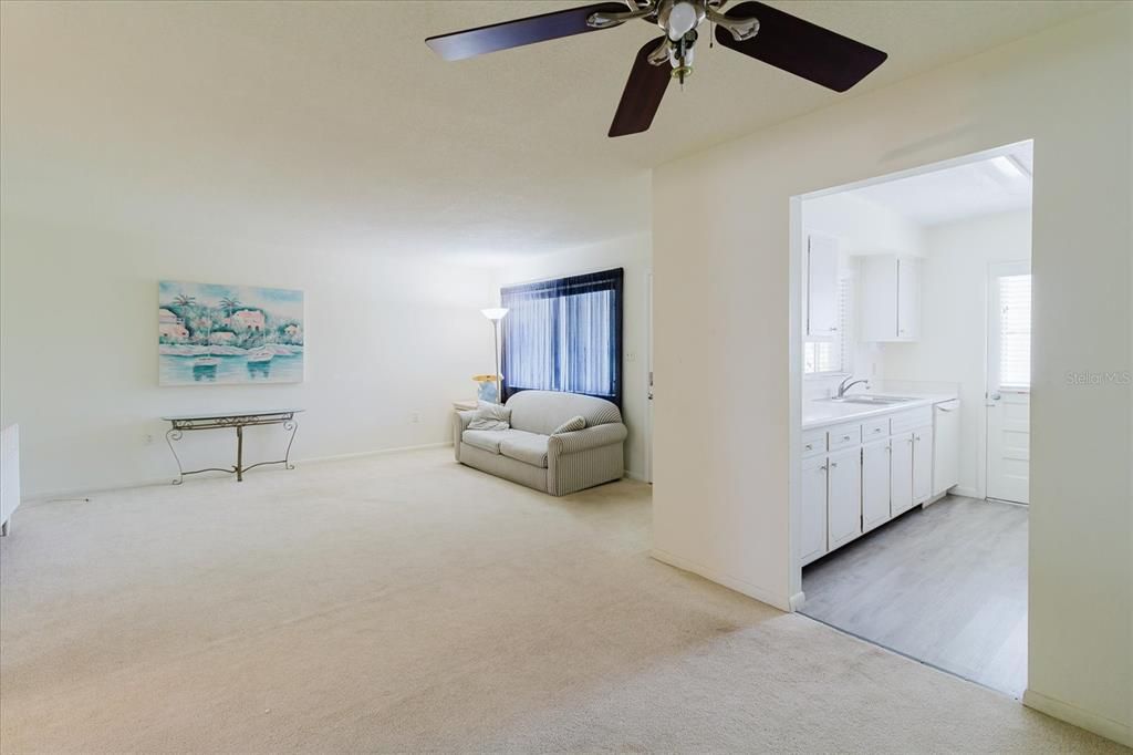 For Sale: $109,000 (2 beds, 1 baths, 870 Square Feet)