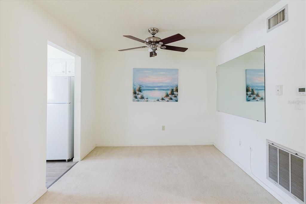 For Sale: $109,000 (2 beds, 1 baths, 870 Square Feet)