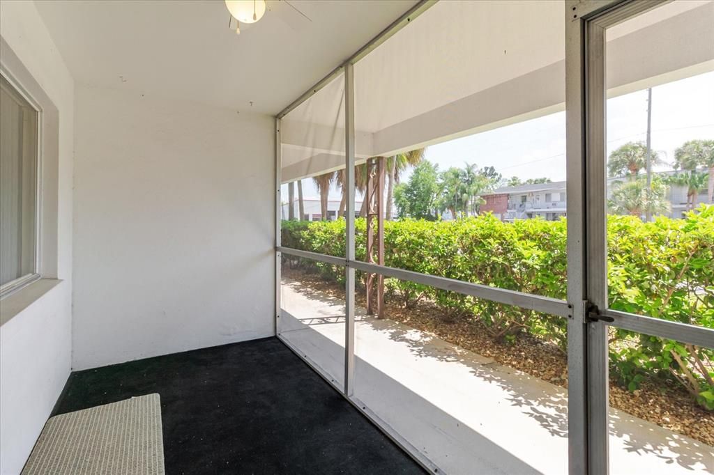 For Sale: $109,000 (2 beds, 1 baths, 870 Square Feet)