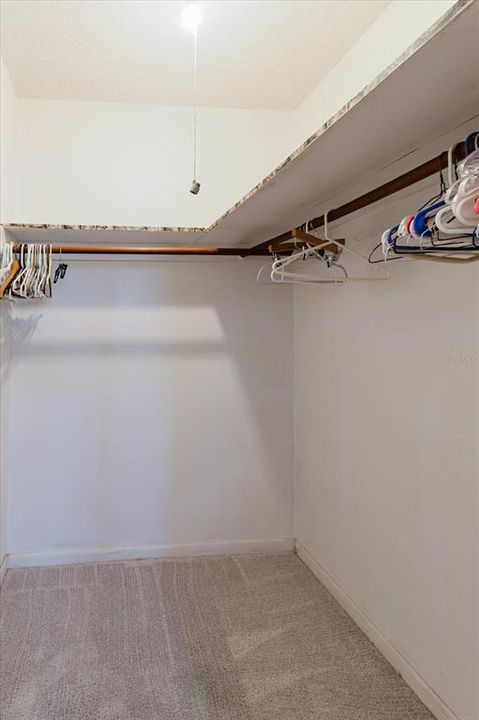 For Sale: $109,000 (2 beds, 1 baths, 870 Square Feet)