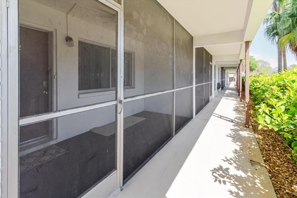 For Sale: $109,000 (2 beds, 1 baths, 870 Square Feet)