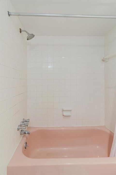 For Sale: $109,000 (2 beds, 1 baths, 870 Square Feet)