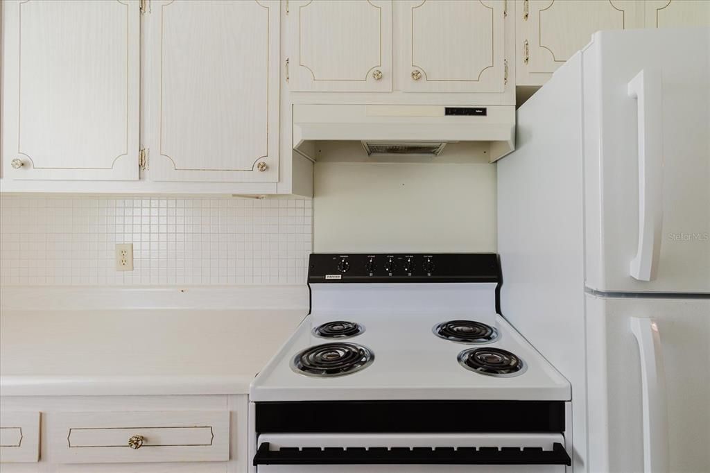 For Sale: $109,000 (2 beds, 1 baths, 870 Square Feet)