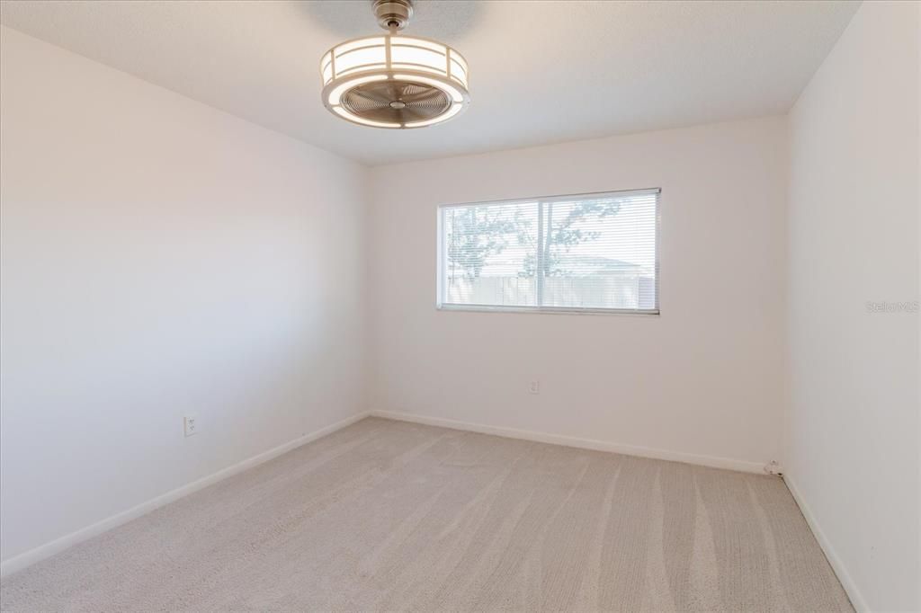 For Sale: $109,000 (2 beds, 1 baths, 870 Square Feet)