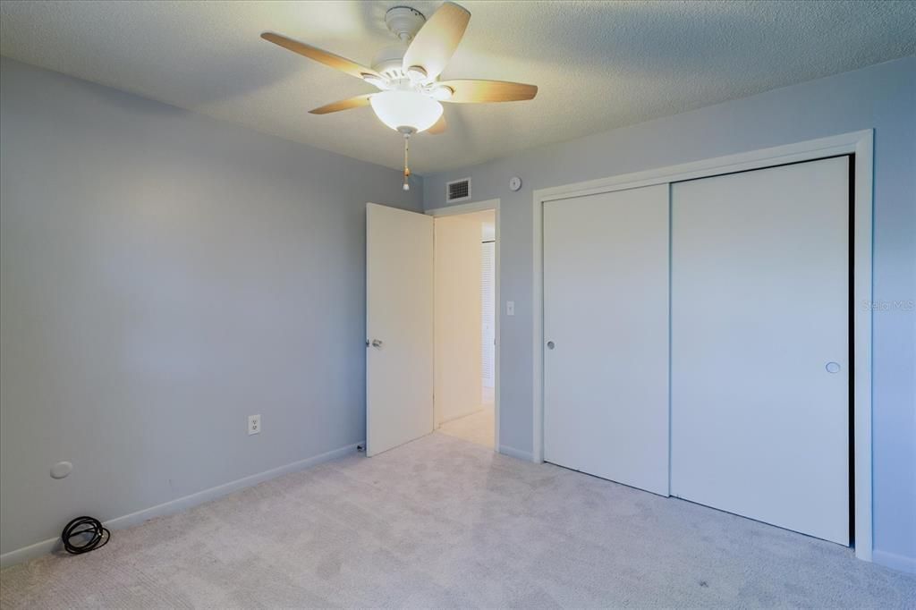 For Sale: $109,000 (2 beds, 1 baths, 870 Square Feet)