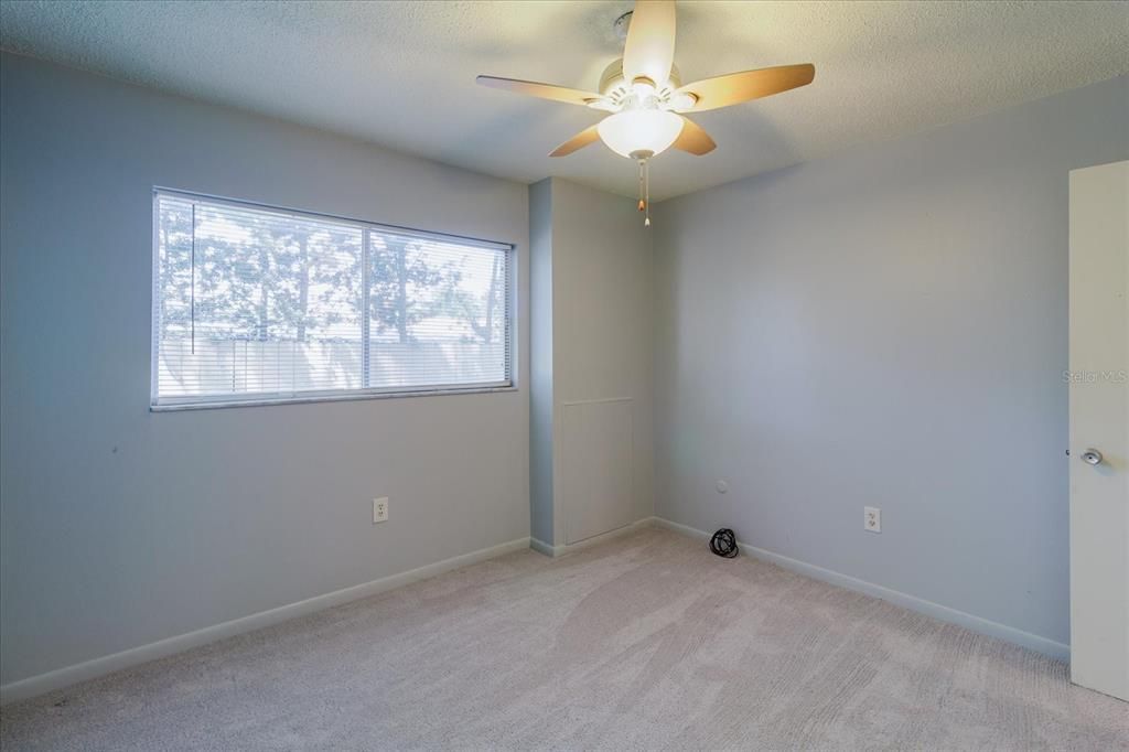 For Sale: $109,000 (2 beds, 1 baths, 870 Square Feet)
