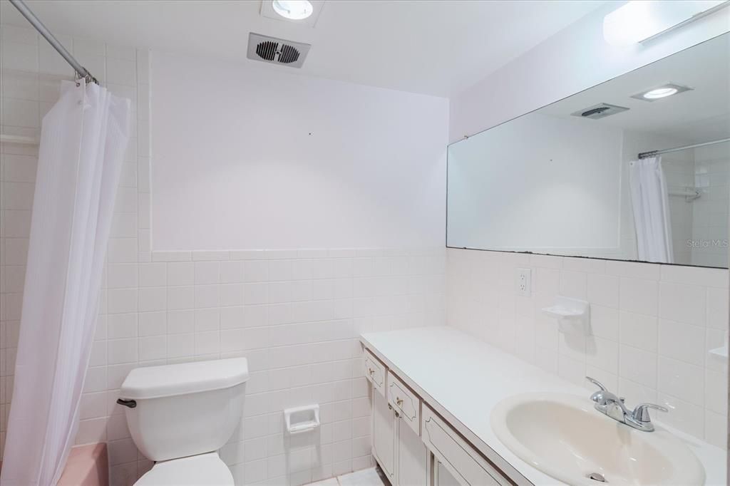 For Sale: $109,000 (2 beds, 1 baths, 870 Square Feet)