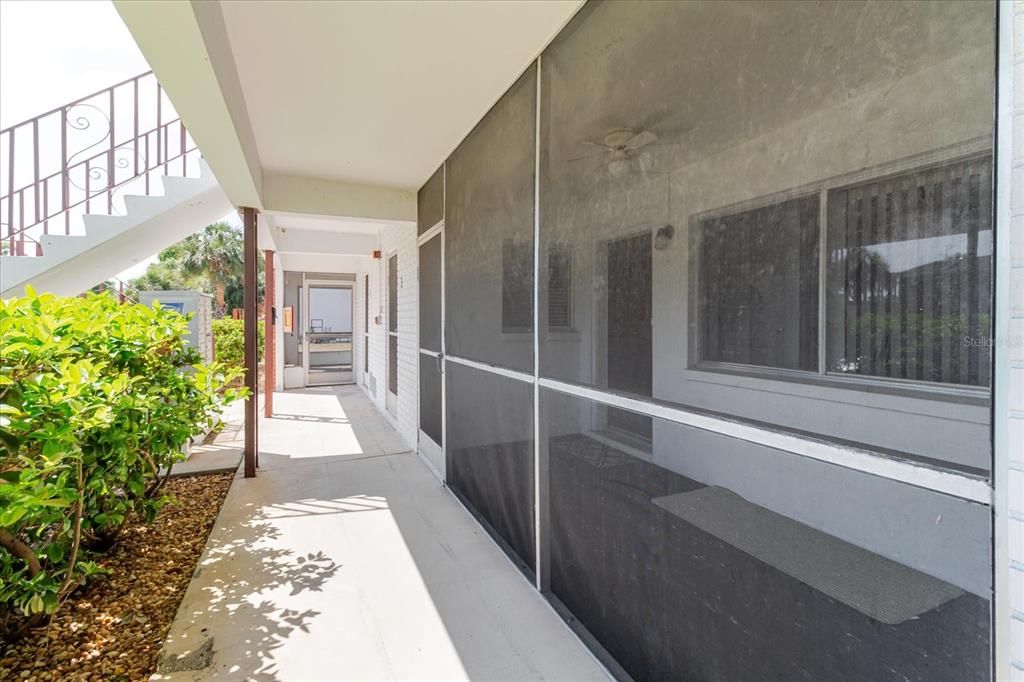 For Sale: $109,000 (2 beds, 1 baths, 870 Square Feet)