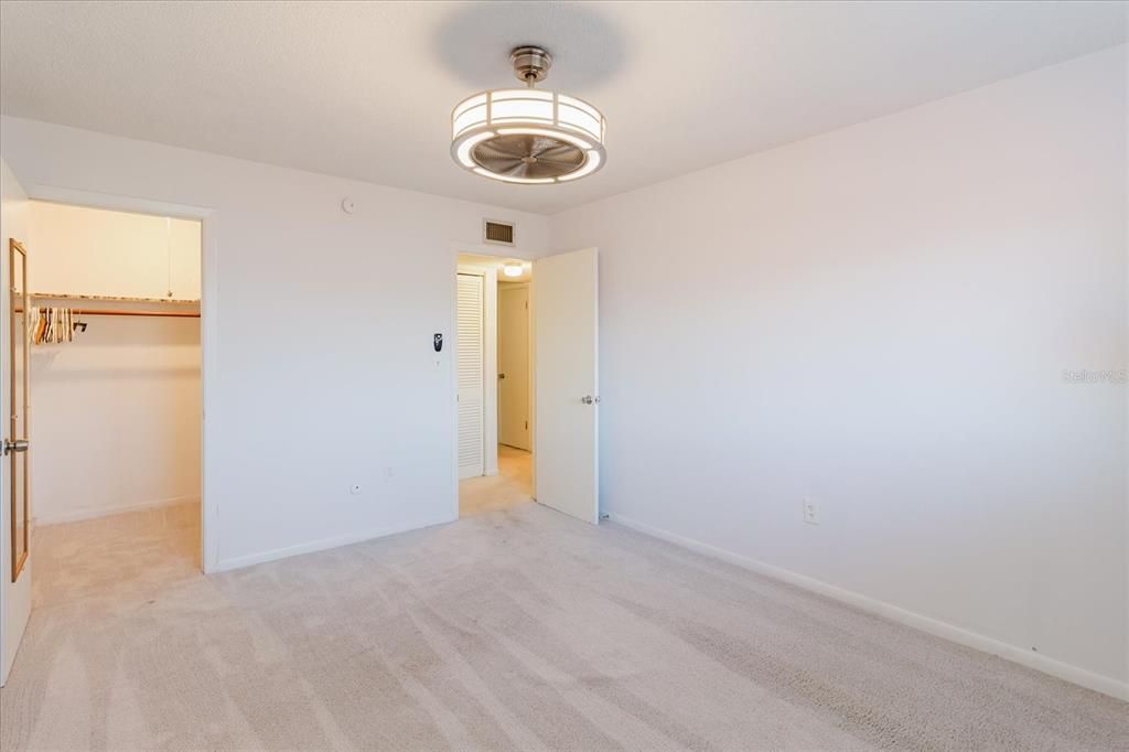 For Sale: $109,000 (2 beds, 1 baths, 870 Square Feet)