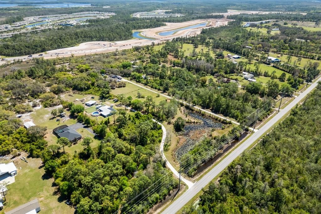 На продажу: $1,250,000 (5.84 acres)