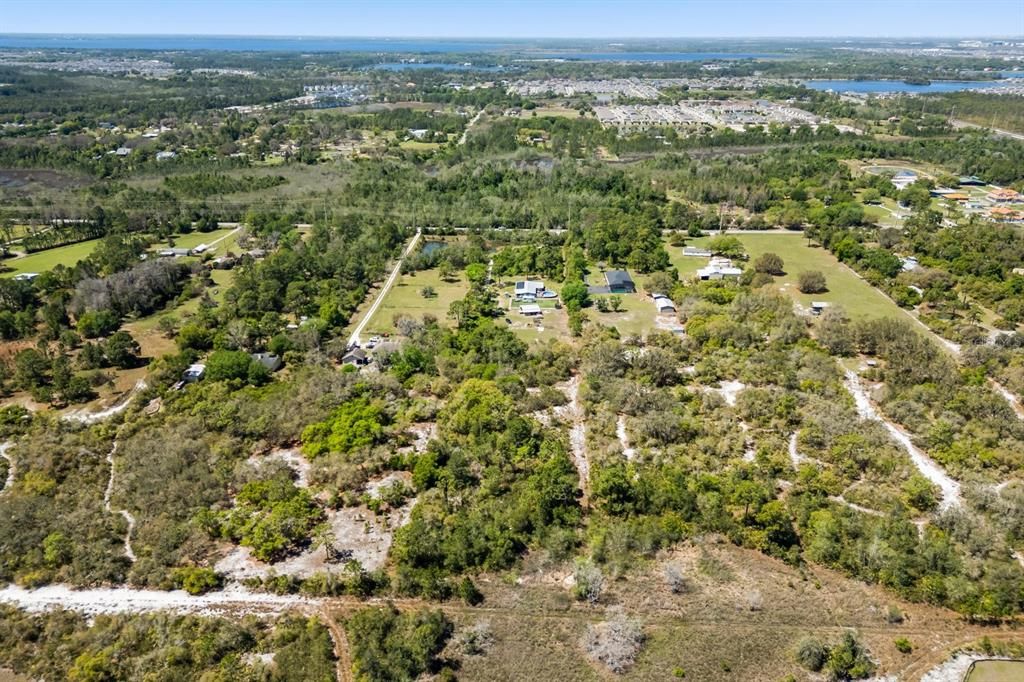 На продажу: $1,250,000 (5.84 acres)