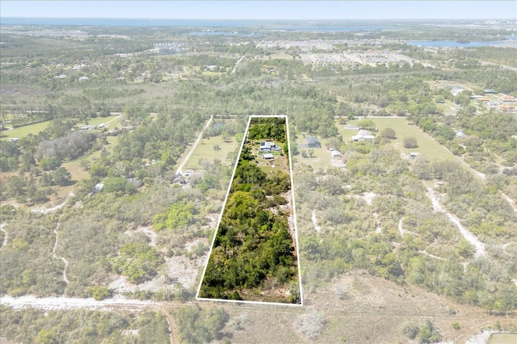 На продажу: $1,250,000 (5.84 acres)