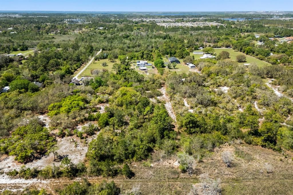 На продажу: $1,250,000 (5.84 acres)