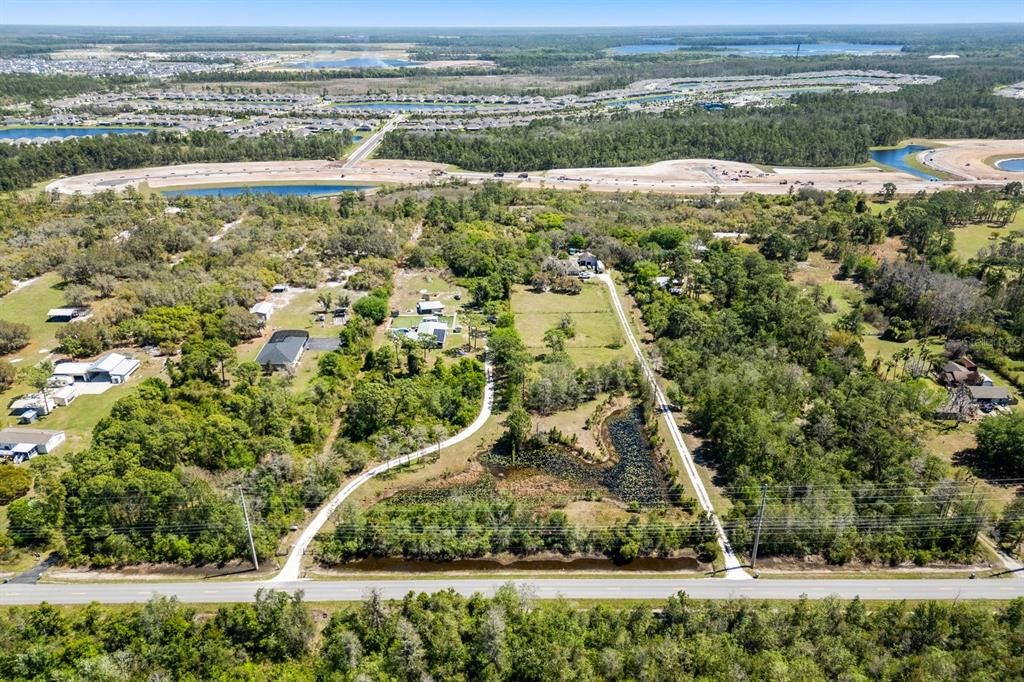 На продажу: $1,250,000 (5.84 acres)