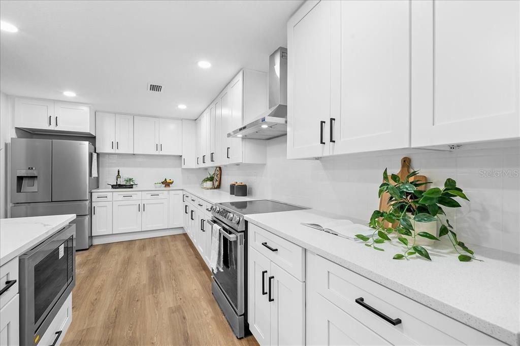 Activo con contrato: $475,000 (4 camas, 3 baños, 2696 Pies cuadrados)