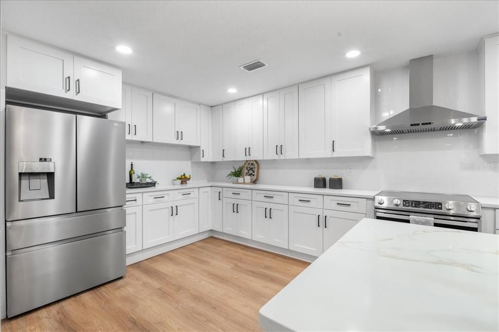 Activo con contrato: $475,000 (4 camas, 3 baños, 2696 Pies cuadrados)