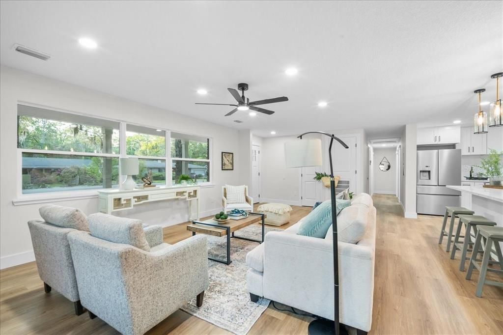 Activo con contrato: $475,000 (4 camas, 3 baños, 2696 Pies cuadrados)