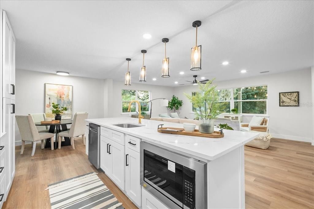 Activo con contrato: $475,000 (4 camas, 3 baños, 2696 Pies cuadrados)