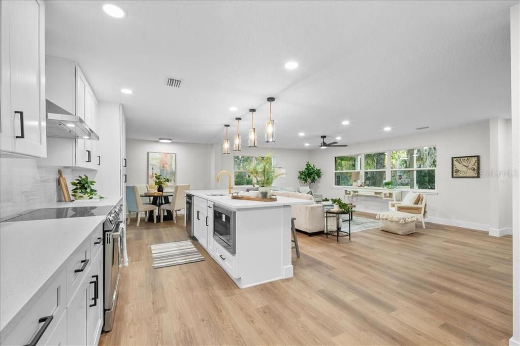 Activo con contrato: $475,000 (4 camas, 3 baños, 2696 Pies cuadrados)