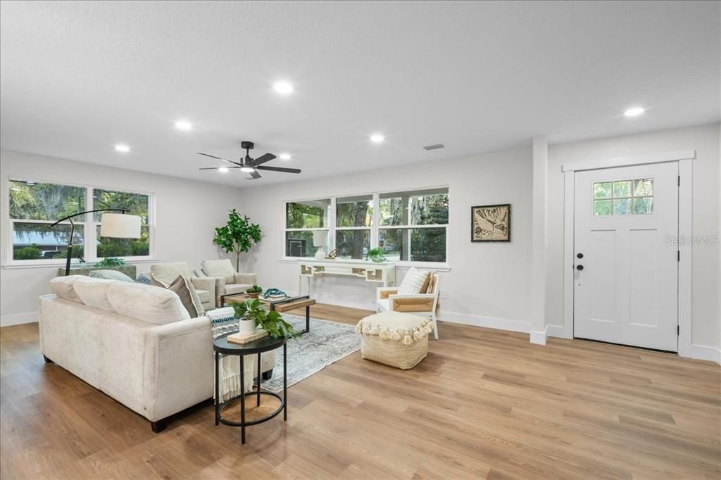 Activo con contrato: $475,000 (4 camas, 3 baños, 2696 Pies cuadrados)