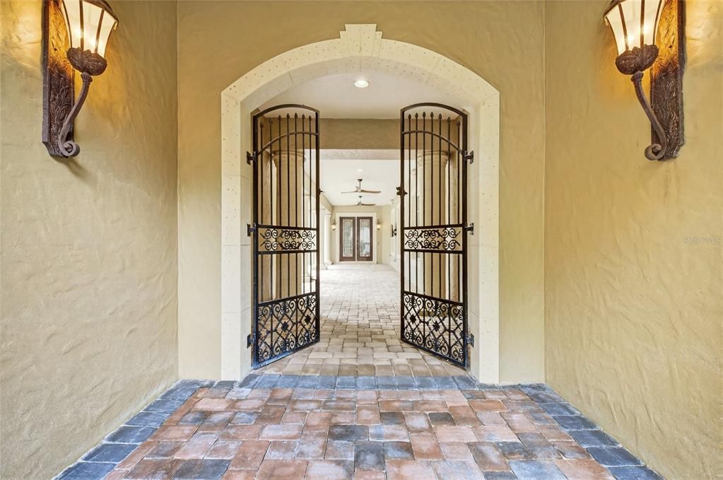 For Sale: $1,825,000 (4 beds, 4 baths, 4549 Square Feet)